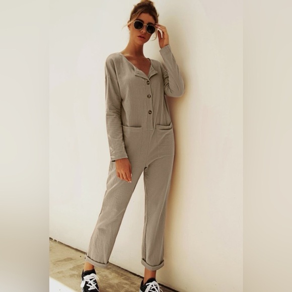 Chic Comfort Buttoned Jumpsuit with Pockets - Picture 3 of 7